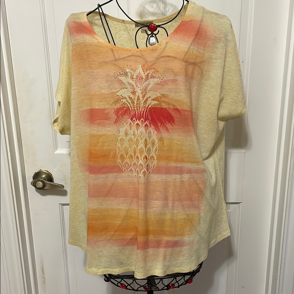 🍍🍍🍍3 for 12$🍍🍍🍍Women's Yellow and Orange Pineapple Top